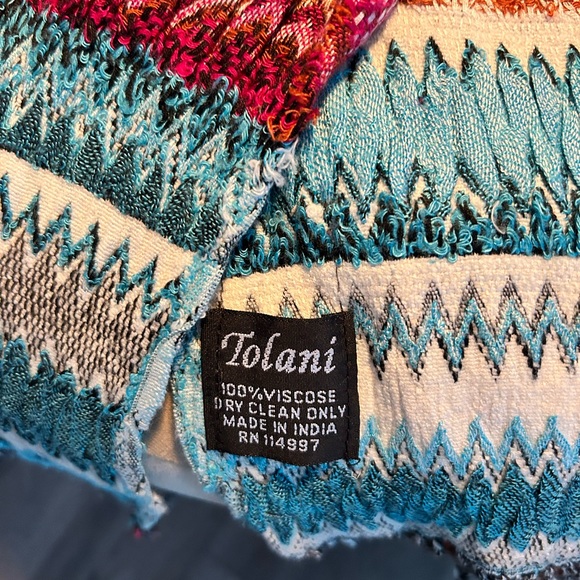 Gorgeous Tolani scarves - Picture 2 of 4